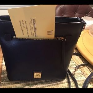 NEW Dooney & Bourke Safiano leather shoulder/crossbody purse in Navy Blue.